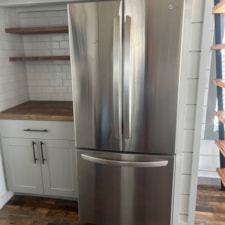 Modern Stylish Tiny Home in a gated 55+ lakeside community--Priced to sell! - Image 6 Thumbnail