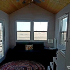 Light bright and cheery with vaulted ceiling, sliding glass doors.  - Image 3 Thumbnail