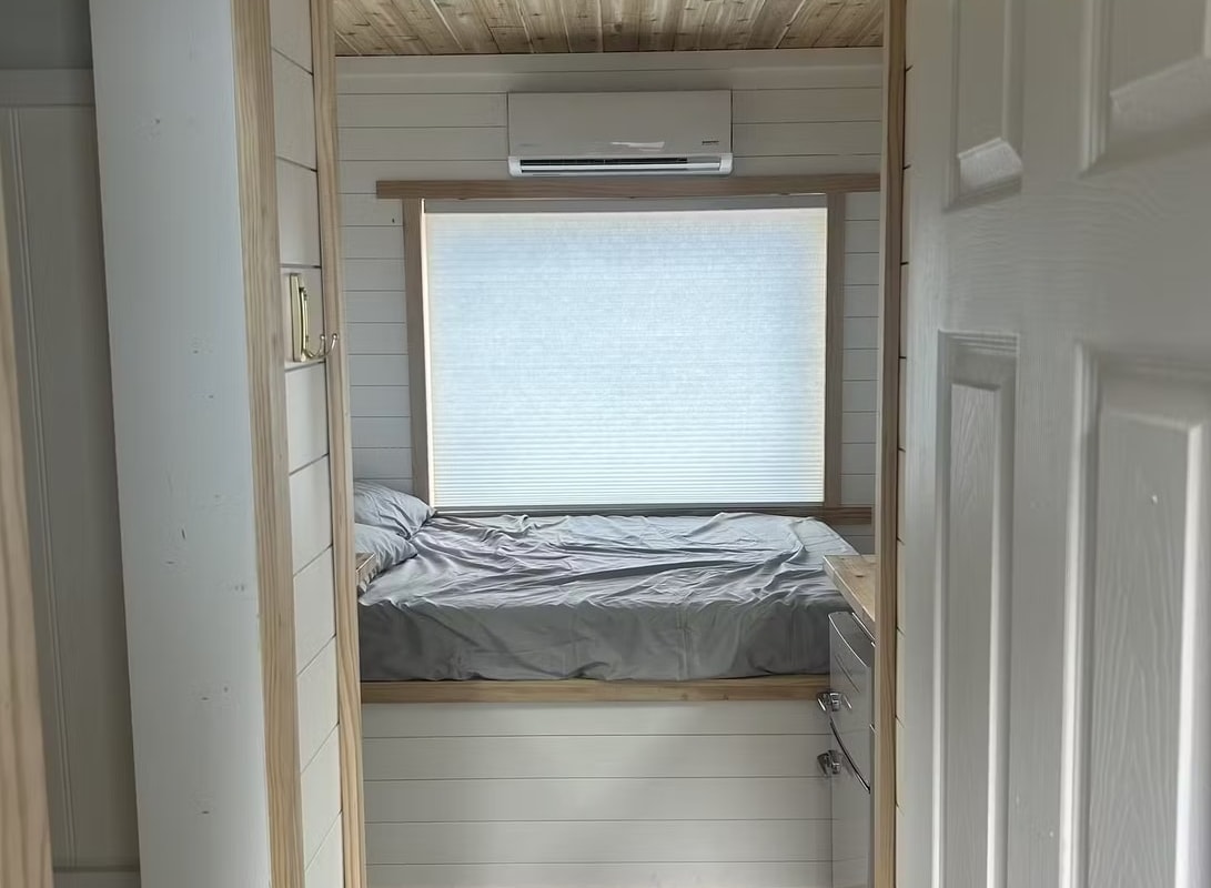 Light Weight & Cozy Tiny Home on Wheels! 8ft Wide x 16ft Long - Image 1 Thumbnail
