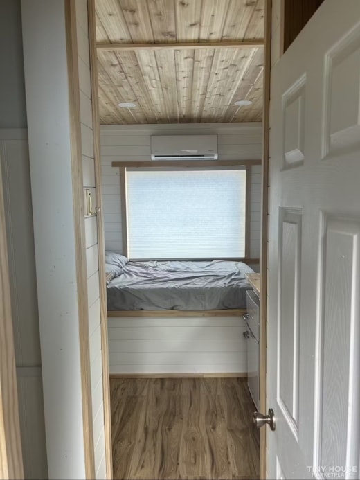 Light Weight & Cozy Tiny Home on Wheels! 8ft Wide x 16ft Long