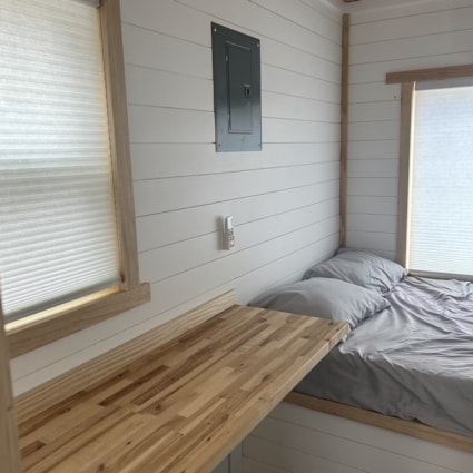 Light Weight & Cozy Tiny Home on Wheels! 8ft Wide x 16ft Long - Image 2 Thumbnail