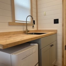 Light Weight & Cozy Tiny Home on Wheels! 8ft Wide x 16ft Long - Image 6 Thumbnail