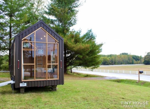 This Lightweight Custom Tiny Home is Beautiful, Spacious and Easy to Pull. 