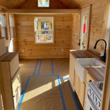 Lovely 9 x 22 Tiny Home on Wheels - Image 3 Thumbnail