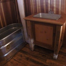Luxurious Off Grid Tiny House Bath - Image 3 Thumbnail