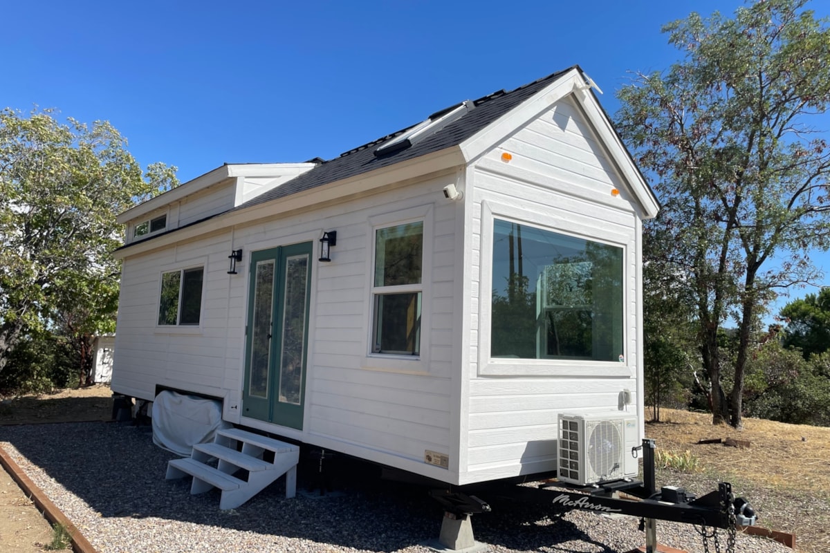 Luxury 30ft Tiny Home RV with Solar - Image 1 Thumbnail