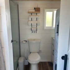 Luxury 30ft Tiny Home RV with Solar - Image 4 Thumbnail