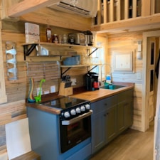 Luxury 30ft Tiny House on Wheels – Off-Grid Ready - Image 6 Thumbnail