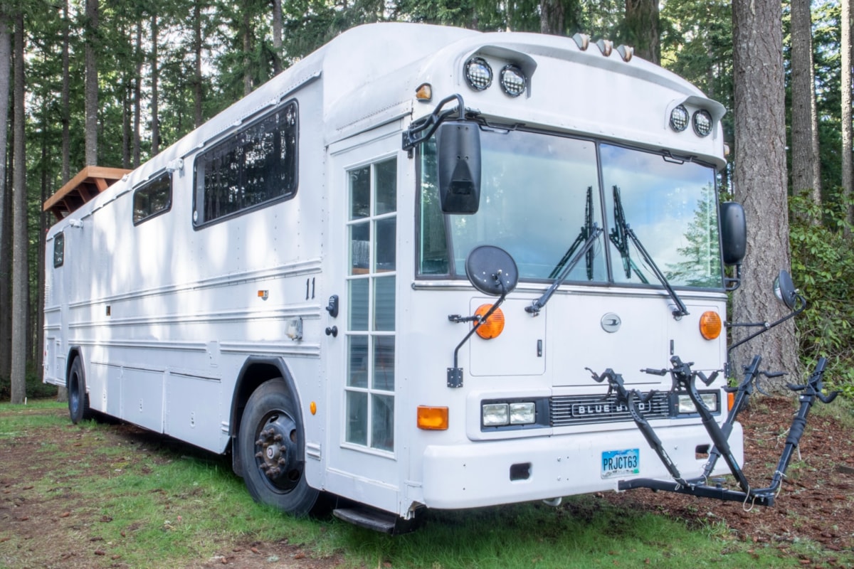 Luxury Converted Bus, Make This Your Tiny Home! - Image 1 Thumbnail