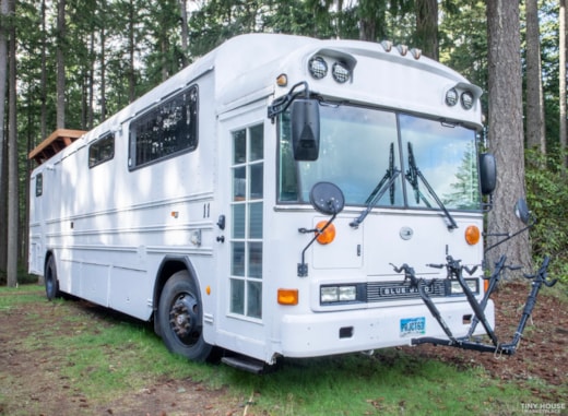 Luxury Converted Bus, Make This Your Tiny Home!