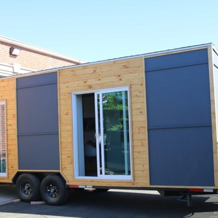 LUXURY MODERN TINY HOUSE ON WHEELS 24 X 8' 6" 204 SQ FT PERFECT FOR AIRBNB! - Image 2 Thumbnail