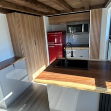 Luxury Modern Tiny House on Wheels - Ready to Live In - Image 4 Thumbnail