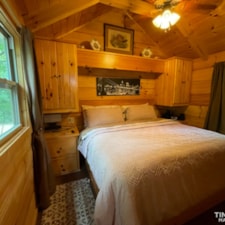 Maddy's Miracle - Luxury Log Cabin Tiny Home - Image 5 Thumbnail