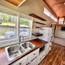 Master Carpenter built, solid tiny home on wheels ready to go! - Image 6 Thumbnail