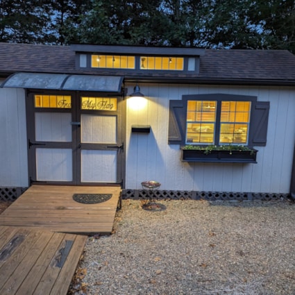 For Sale - Custom Built - 4 Year Old Mini-Home/Studio/Office/Shop - Image 2 Thumbnail