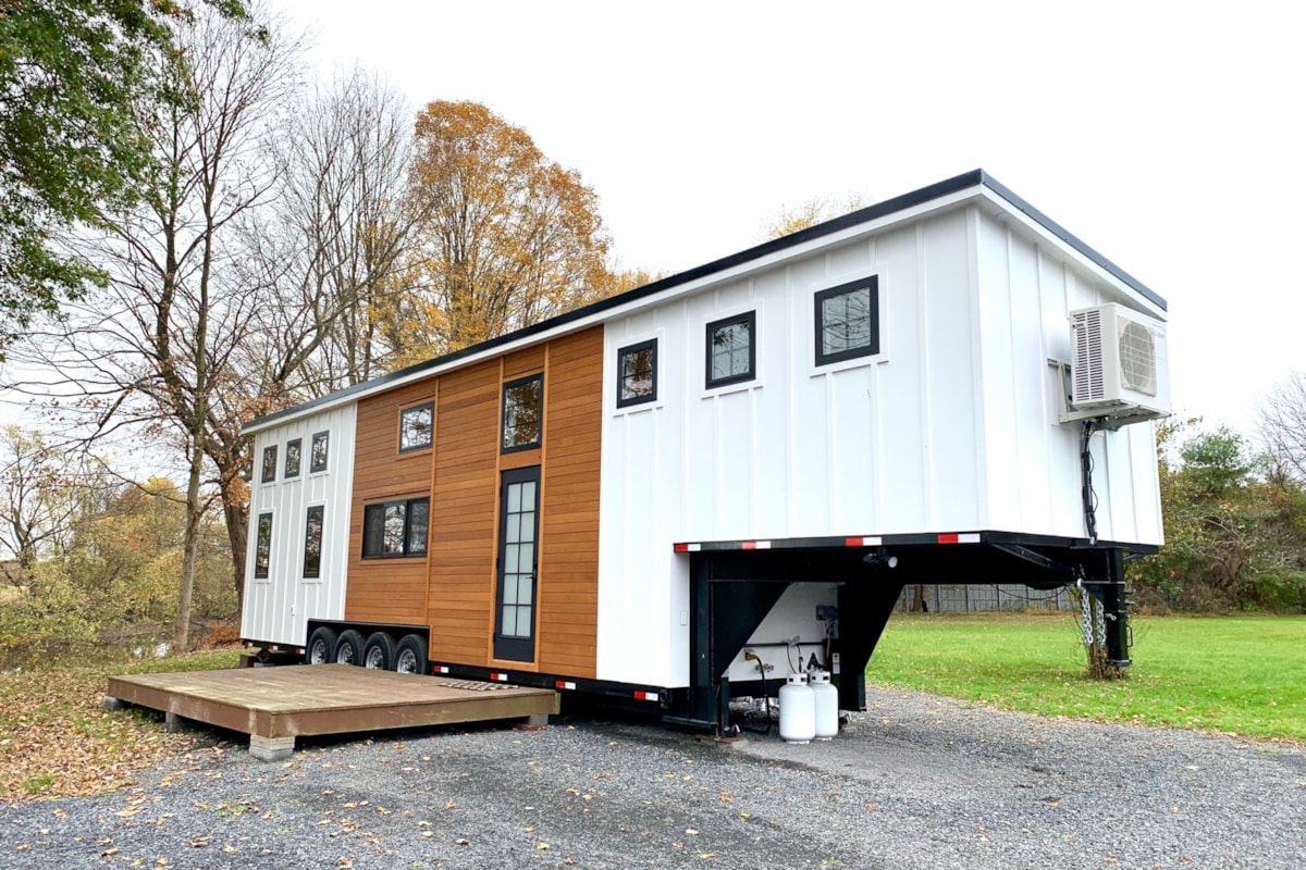 Modern Farmhouse Tiny House - Image 1 Thumbnail