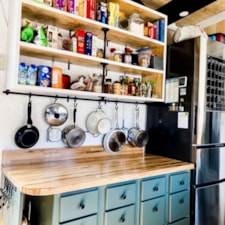 Modern Rustic w/ Full Kitchen, Laundry & AC on Wheels - Image 4 Thumbnail
