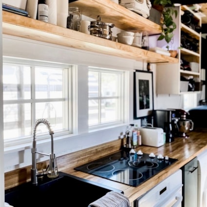 Modern Cabin w/ Full Kitchen, Laundry & AC on Wheels - Image 2 Thumbnail