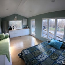 Spacious, Bright and WIDE-OPEN Beauty, 24' x 12' 288 sq ft - Image 3 Thumbnail