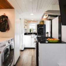 Cleverly-Built Tiny House That's For Sale! - Image 4 Thumbnail
