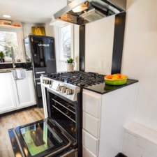 Cleverly-Built Tiny House That's For Sale! - Image 5 Thumbnail