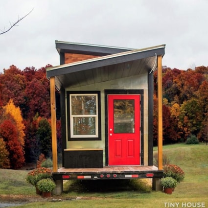 Cleverly-Built Tiny House That's For Sale! - Image 2 Thumbnail