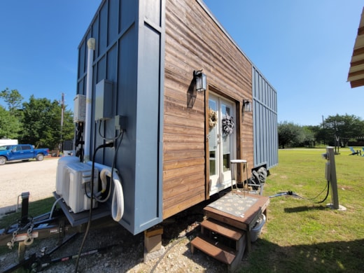 Modern Tiny House with modern amenities