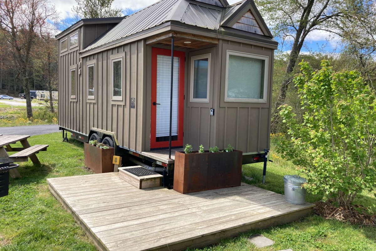 Move In or Vacation Rental Ready! - Image 1 Thumbnail