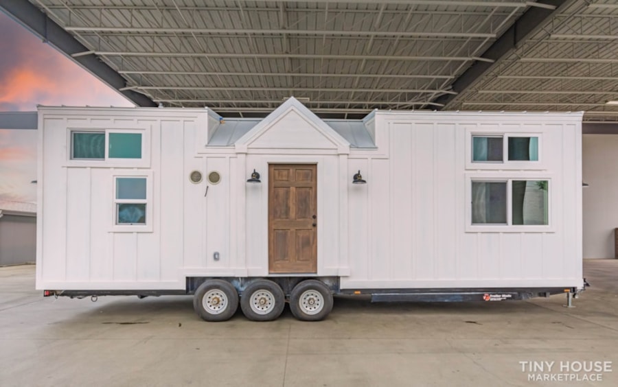 ($20,000 OFF) 3 Bed 1 Bath 8' x 32' Move In Ready Custom Tiny Home! - Image 1 Thumbnail