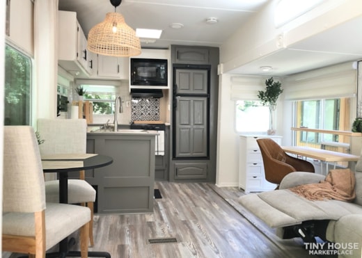 Move-in Ready Fully Renovated for Full-Time Living Minimalistic Light & Airy