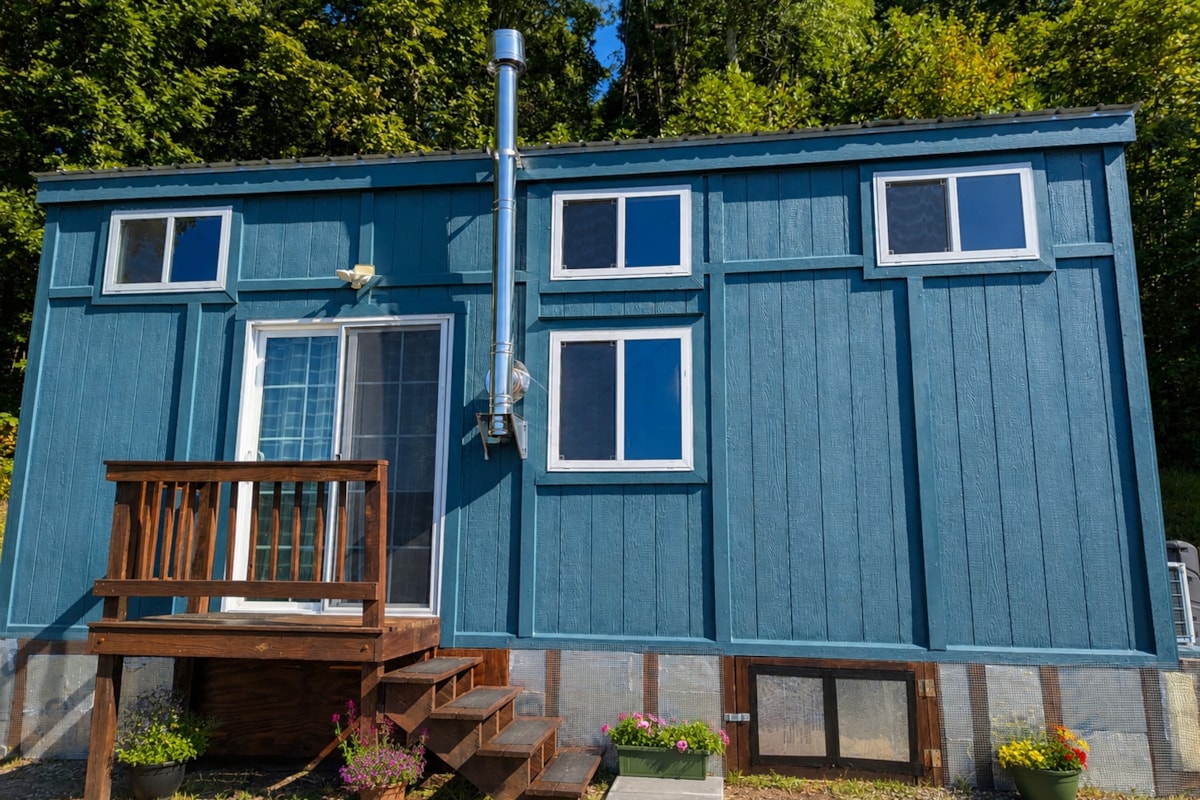 Move-In Ready Tiny Home in Scenic Floyd, Virginia - Image 1 Thumbnail