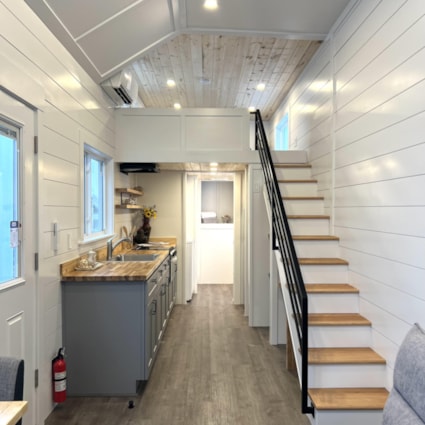 Must See 28ft NOAH Certified Luxury Tiny House: Schedule Your Tour Today! - Image 2 Thumbnail