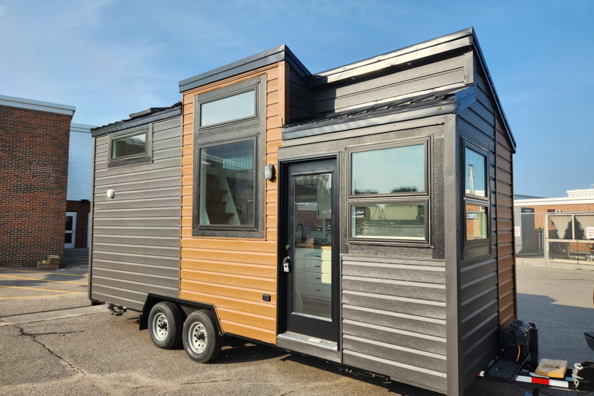 New 2023, (Reduced Price) 22' Tiny House on Wheels, Off Grid Ready  - Image 1 Thumbnail