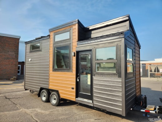 New 2023, (Reduced Price) 22' Tiny House on Wheels, Off Grid Ready 
