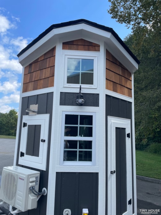  Beautiful 28ft Craftsman style TinyHome