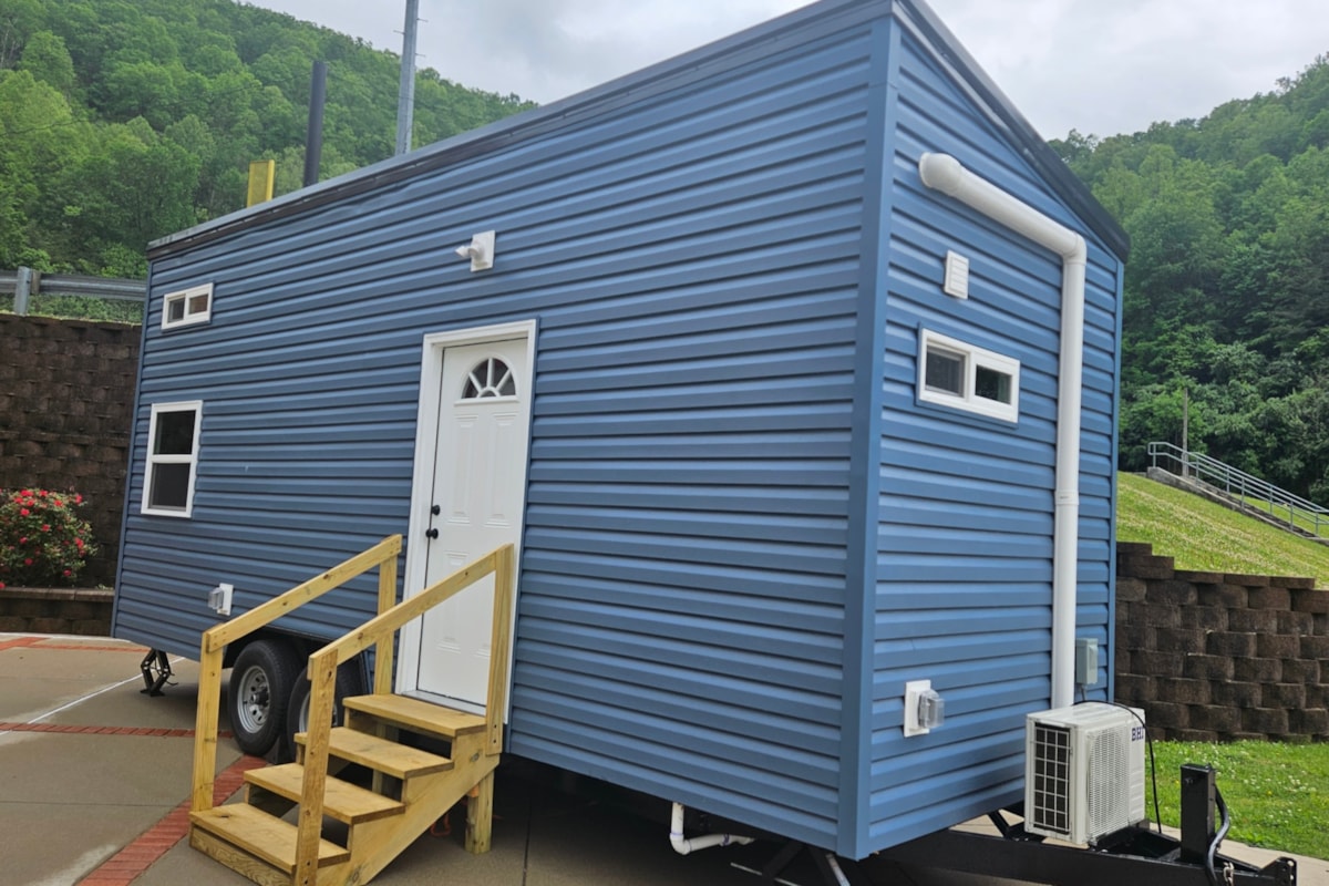 New 24ft THOW (Letcher Co.) KVEC - Image 1 Thumbnail