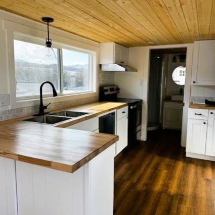 New Extra Large 595 Sq Ft Tiny Home - Image 2 Thumbnail