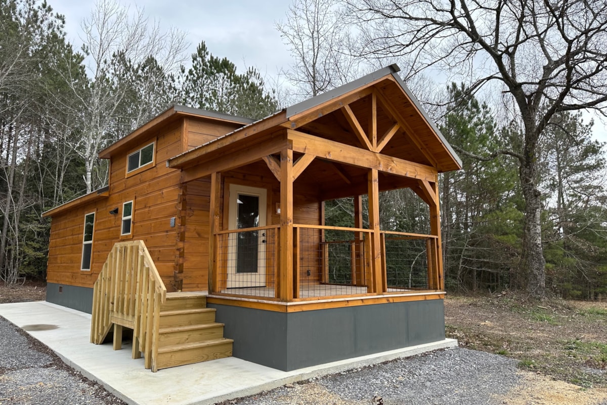 New Build- Luxury Log Cabin Tiny Home - Image 1 Thumbnail