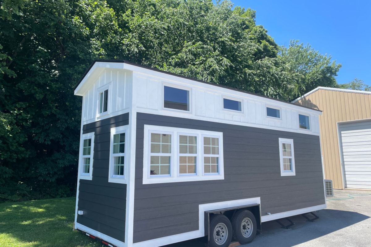 New Certified Craftsman style Tinyhouse  - Image 1 Thumbnail