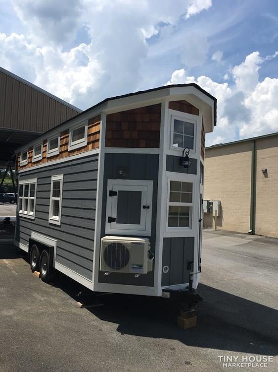 NEW Craftsman style 24 foot Tiny Home - Image 1 Thumbnail