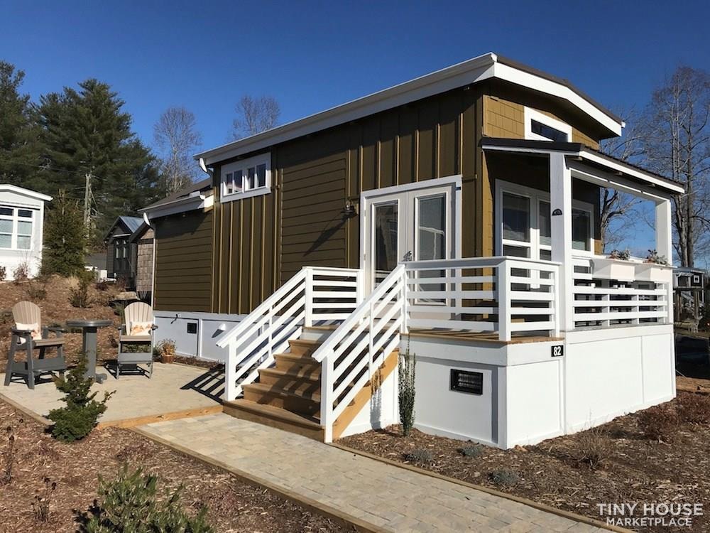 Tiny House for Sale - New log cabin tiny home in the