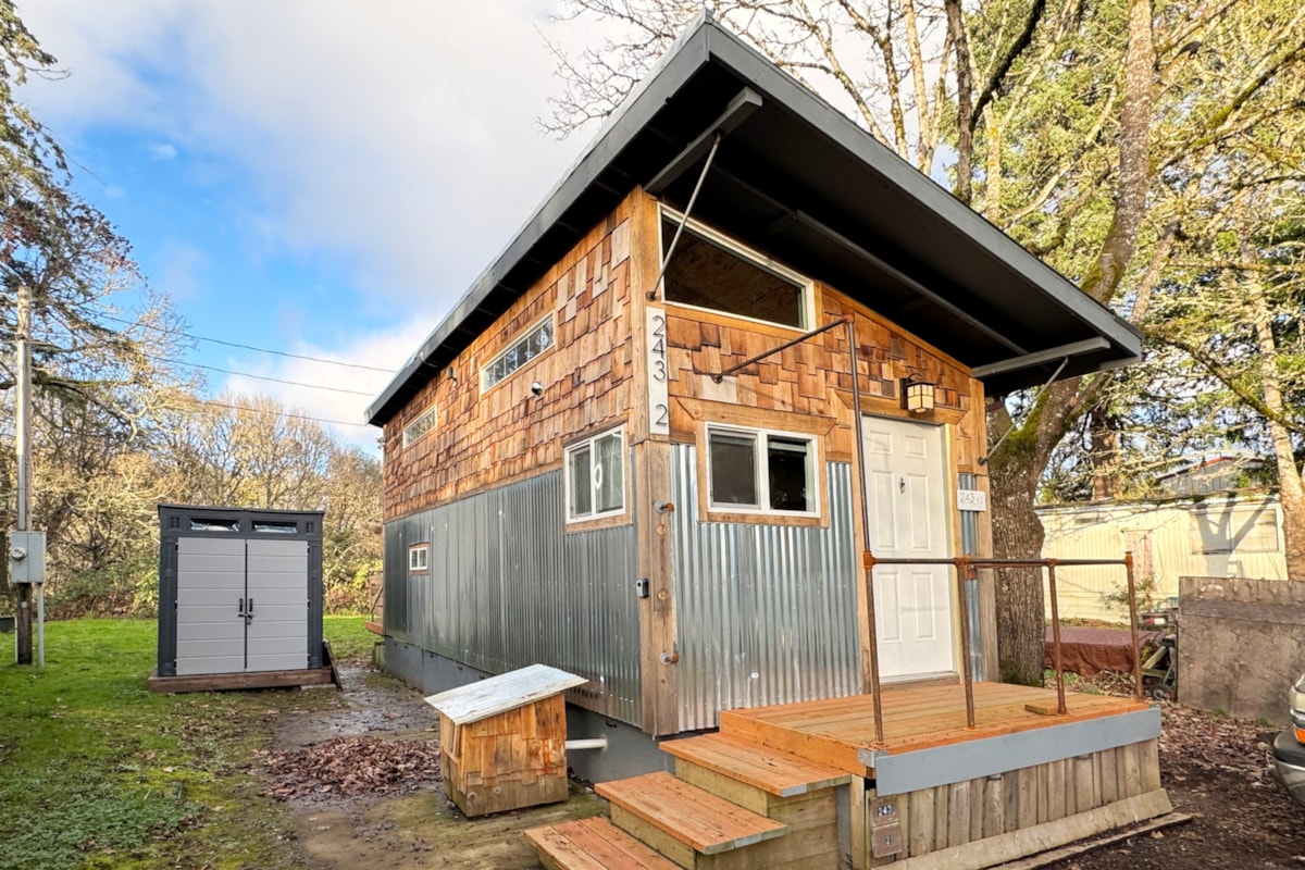 Newly built Tiny home on wheels - Image 1 Thumbnail