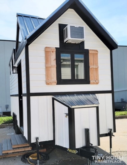 Newly Built Tiny House on 20’ Trailer - Image 2 Thumbnail