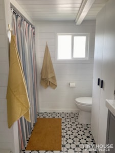 NOAH Certified - 28' Luxury Tiny Home on Wheels - Full Kitchen & Bathroom - Image 5 Thumbnail