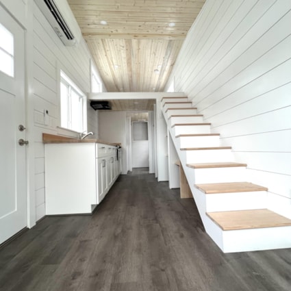 Exquisite 28ft NOAH Certified Luxury Tiny House Awaits: Schedule Your Tour! - Image 2 Thumbnail