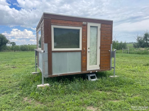Off Grid Tiny Home/Modern Backyard Studio/Truck Camper