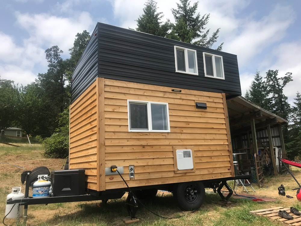 Off grid tiny home on wheels  - Image 1 Thumbnail