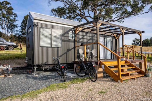 Off Grid Tiny Home on Wheels With The Lot!
