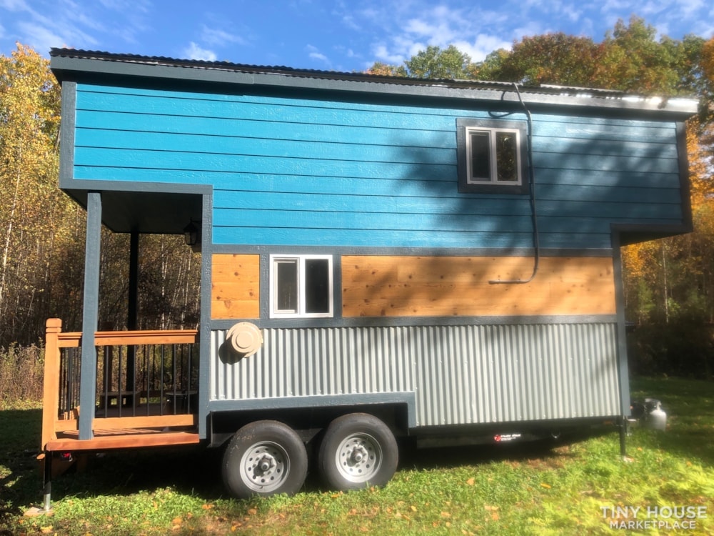 Practically New Off-grid Tiny House On Wheels $42,500 - Image 1 Thumbnail