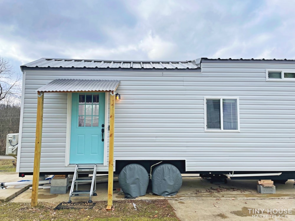 Everything included - 2 Lofts 288 SqFt Tiny Home - Image 1 Thumbnail